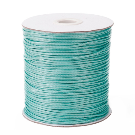 <p>Плетеный синтетический шнур, цвет бирюзовый. Оттенок может отличаться от фотографии и в разных поставках. Размер шнура может немного отличаться от заявленного. К этому шнуру лучше брать концевики с внутренним диаметром 1.8-2 мм: в меньший концевик шнур может быть сложно вставить из-за распушенного кончика. По возможности, продается цельным куском, однако, может поставляться несколькими отрезами. Цена за 10 метров.</p>