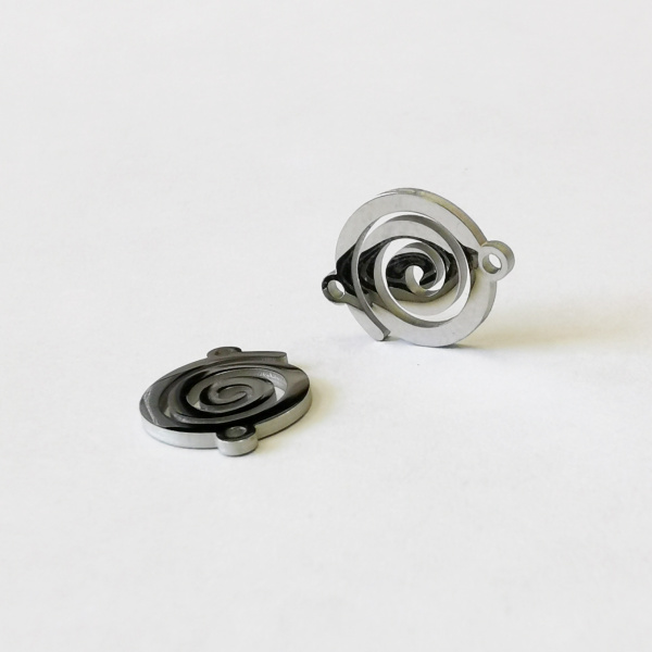 <p>Не темнеющая фурнитура для бижутерии из нержавеющей стали (не окисляется, не облезает). Соединительный элемент в форме спирали с двумя петельками. Оттенок может отличаться от фотографии и в разных поставках. На поверхности возможны небольшие царапинки и пятнышки. Цена за 5 шт.</p>