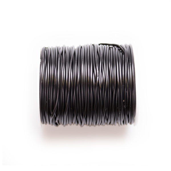 Шнур резиновый полый, около 2мм, черный, матовый, 10 метров <p>Полый резиновый шнур (ПВХ резина) диаметром около 2 мм. Внутрь можно вставить проволоку с памятью толщиной до 1 мм. Отлично смотрится в виде колье с крупной металлической бусиной-трубочкой. Шнур имеет запах резины (не резкий). По возможности, продается цельным куском, однако, может поставляться несколькими отрезами. Цена за 10 метров. Этот шнур можно также использовать в качестве тросика для снятия петель со спиц.</p><p>ВНИМАНИЕ: в разных поставках шнур может быть матовый или глянцевый, сейчас матовый.</p>