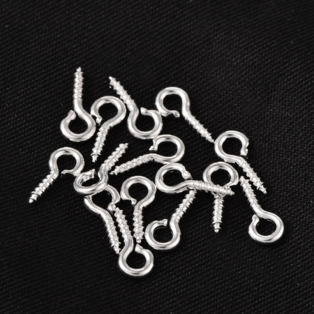 <p>Штифт вкручивающийся,покрытие под серебро. Общая длина 8.5 мм, диаметр петельки 4 мм, внутренний диаметр петельки 2 мм, толщина вкручиваемой части 1 мм. Оттенок может отличаться от фотографии и в разных поставках. Цена за 5 грамм (около 60 штук, фасуются без проверки на дефекты).</p>