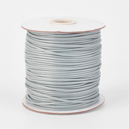 <p>Плетеный синтетический шнур, цвет светло-серый. Толщина может немного отличаться от заявленной (шнур в разных поставках может иметь толщину 0.9-1.3 мм). Оттенок может отличаться от фотографии и в разных поставках. По возможности, продается цельным куском, однако, может поставляться несколькими отрезами. Цена за 10 метров.</p>