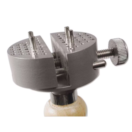 <p>
Профессиональный инструмент для работы с проволокой (аналог WigJig). Алюминиевая раздвигающаяся основа с деревянной ручкой и 8 металлических колышков в комплекте. Для создания различных украшений из проволоки. Инструмент в масле, перед использованием нужно протереть. Произведены американской компанией BeadSmith в Индии. Цена за 1 шт. 
</p>
<p>
О работе с этим инструментом читайте в нашей статье <a href="https://stilnaya.com/blog/1-stati/80-instrument-dlya-raboty-s-provolokoj.html" title="Как использовать инструменты для работы с проволокой" target="_blank">«Как использовать инструменты для работы с проволокой»</a>
</p>