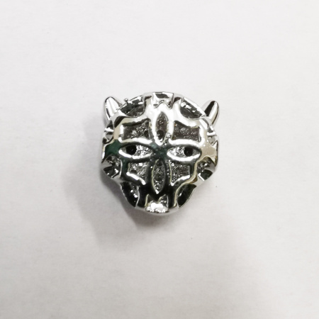 <p>Фурнитура для бижутерии Милано класса люкс (MILANO LUX). Качественный компонент для бижутерии - эффектная односторонняя бусина голова леопарда. Размер отверстия примерно 1 мм. Инкрустация фианитами двух цветов. Оттенок может отличаться от фотографии и в разных поставках. Цена за 1 шт.</p>