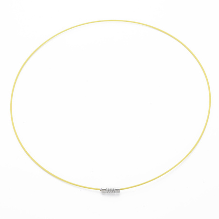 <p>Довольно жесткая основа для колье (чокер) с закручивающимся замком. Сделана из стали с пластиковым покрытием. Цвет основы желтый, цвет замочка темно-серебристый. Оттенок может отличаться от фотографии. Длина 45 см, толщина тросика - 1 мм. Цена за 5 шт.</p>