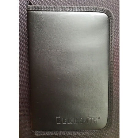 <p>Набор высококачественных базовых инструментов Bead Smith (Бид Смит) для сборки украшений в компактном чехле - пенале на молнии: бокорезы, круглогубцы, тонкогубцы 2 в 1, плоскогубцы. Бокорезы не подходят для жесткой или очень толстой проволоки!</p>