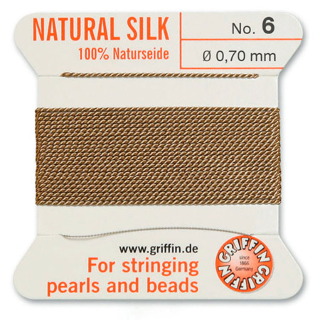 <p>Прочная нить из высококачественного натурального 100% шелка, произведена компанией Griffin (Германия). К нити прикреплена проволочная иголочка. Идеально подходит для использования с жемчугом и натуральными камнями. Толщина около 0,7 мм. Оттенок может отличаться от фотографии и в разных поставках. Цена за моток 2 метра.</p>
