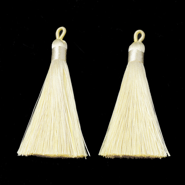 Кисточка декоративная, 75-85х9мм, полиэстер, шампань, 2 шт. <p>Изящная полиэстеровая кисточка с петелькой. Используется для создания сережек, кулонов (сотуаров), подвесок на сумки, четки и брелоки. Оттенок может отличаться от фотографии. Размер может немного отличаться от заявленного. Цена за 2 шт.</p>
