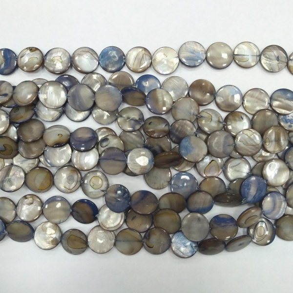 <p>
Круглые бусины-пластинки из натурального тонированного перламутра сине-серого цвета. На бусинах есть темные пятна, возможны щербинки естественного происхождения, отверстия могут быть сделаны не очень аккуратно. Бусины могут немного отличаться по форме и размеру. Оттенок может отличаться от фотографии. Цена за 1 низку (примерно 26 бусин, низки формируются без проверки каждой бусины на дефекты).
</p>