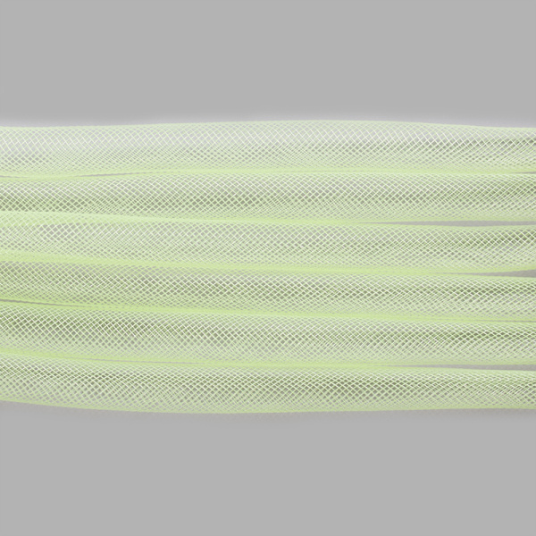 <p>
 Бижутерная сетка-рукав, сплетена из пластиковых зеленых нитей. Толщина может отличаться от заявленной на +-1.5 мм. Оттенок может отличаться от фотографии и в разных поставках. Растягивается. По возможности, продается цельным куском, однако, может поставляться несколькими отрезами. Цена за 5 метров.  
</p>