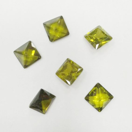 Ювелирный кристалл из фианита, 5х5мм, форма квадрат, желто-зеленый, 1 шт.