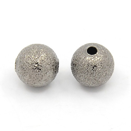 <p>Латунная бусина с покрытием звездная пыль (stardust) цвета стали с чернением (вороненой стали). Оттенок может отличаться от фотографии и в разных поставках. Также такие бусины называют "сахарный шарик" или "бусина с сахарным покрытием". Диаметр отверстия около 1.8 мм. Цена за 5 грамм (около 8 бусин, фасуются без проверки на дефекты).</p>