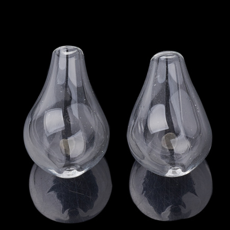 <p>Стеклянная полая капля со сквозным отверстием для создания украшений. Бусины сделаны вручную, могут немного отличаться по форме и размеру. Напоминают также грушу. Длина бусин 23-27, толщина нижней части 14-17 мм, диаметр отверстия - около 1.5-2 мм. Цена за 1 шт.</p>