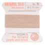 <p>Прочная нить из высококачественного натурального 100% шелка, произведена компанией Griffin (Германия). К нити прикреплена проволочная иголочка. Идеально подходит для использования с жемчугом и натуральными камнями. Толщина около 0,7 мм. Оттенок может отличаться от фотографии и в разных поставках. Цена за моток 2 метра.</p>