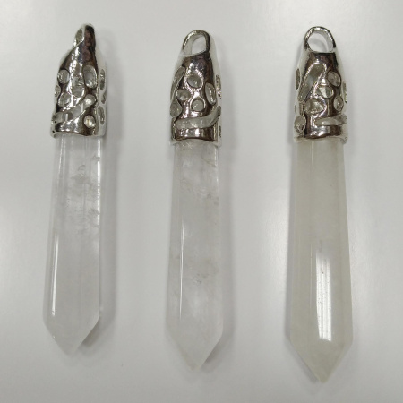 Подвеска каменная, 65х13мм, в форме кристалла, базовый материал - камень, горный хрусталь с резным держателем стального цвета, 1 шт.