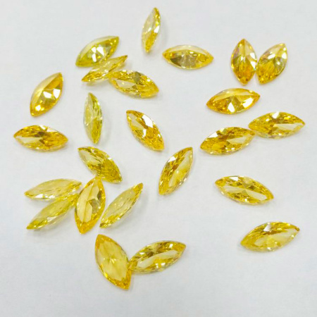 Ювелирный кристалл из фианита, 7х3.5мм, форма челнок, желтый, 1 шт.