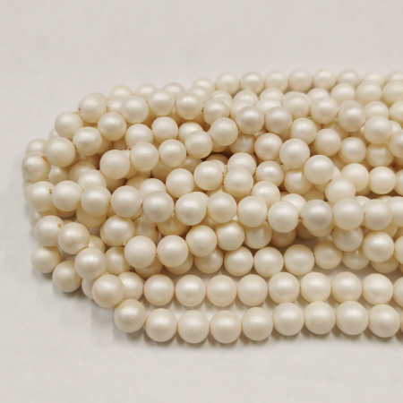 <p>Бусины из ракушки с матовым покрытием под жемчуг Майорка (Майолика). Оттенок может немного отличаться от фотографии. Бусины могут немного отличаться по форме и размеру. Степень матовости может отличаться в разных поставках: бывают почти глянцевые бусины, бывают полностью матовые, без блеска. Возле отверстий возможны красновато-коричневые пятнышки - застывшая пыль от сверления. Цена за низку (около 45 жемчужин, низки формируются без проверки каждой бусины на дефекты).
</p>