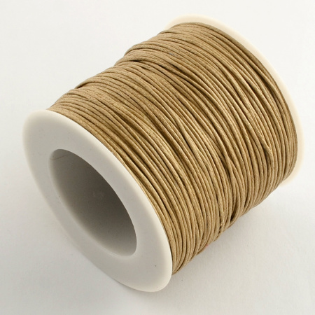 <p>Катушка вощеного шнура, цвет бежевый. Оттенок может отличаться от фотографии и в разных поставках. Шнур в намотке может состоять из нескольких частей. Толщина 1±0,2 мм. Производство Китай. Намотка может состоять из нескольких частей. Цена за 1 катушку (около 84 метров).</p>