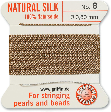 <p>Толстая и прочная нить из высококачественного натурального 100% шелка, произведена компанией Griffin (Германия). К нити прикреплена проволочная иголочка. Идеально подходит для использования с жемчугом и натуральными камнями. Толщина около 0,8 мм. Оттенок может отличаться от фотографии и в разных поставках. Цена за моток 2 метра.</p>