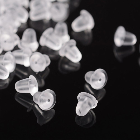 <p>Бюджетные заглушки для серег-гвоздиков (пуссет) из силикона, прозрачные. Подходят для использования с открытыми швензами. Размер может немного отличаться от заявленного. Оттенок может отличаться от фотографии и в разных поставках. Цена за 10 грамм (около 180 пар). Фасуются без проверки на брак и пересчёта, на заглушках могут быть заусенцы.</p>