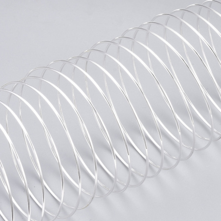 Проволока с памятью, 55х1мм, для браслета, под серебро, 25 витков <p>Толстая проволока с памятью для браслета, стальная. Светло-серебристого цвета. Оттенок может отличаться от фотографии. Толщина проволоки 1 мм, диаметр витка около 5.5 см. Цена за 25 витков. Максимальная длина одним куском - 25 витков.</p><p>ВНИМАНИЕ: возможны пятнышки на покрытии.</p>