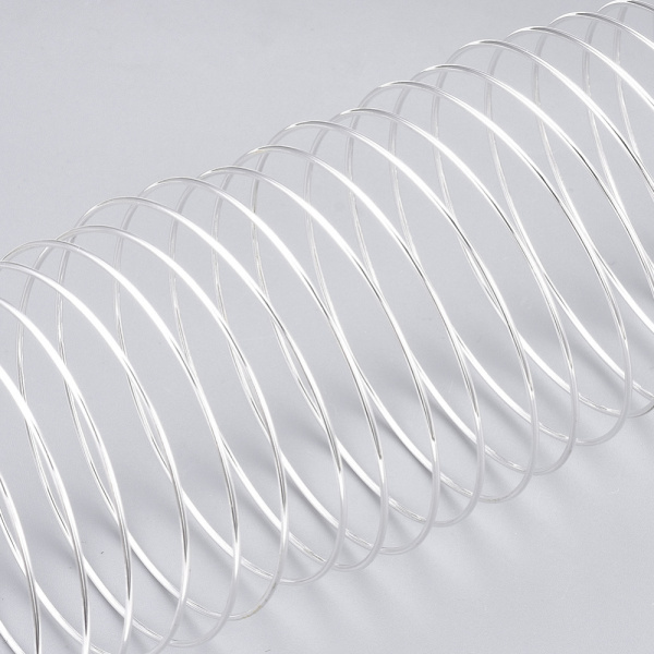 <p>Толстая проволока с памятью для браслета, стальная. Светло-серебристого цвета. Оттенок может отличаться от фотографии. Толщина проволоки 1 мм, диаметр витка около 5.5 см. Цена за 25 витков. Максимальная длина одним куском - 25 витков.</p><p>ВНИМАНИЕ: возможны пятнышки на покрытии.</p>