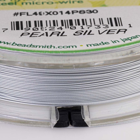 <p>Профессиональный ювелирный тросик Flex-Rite с нейлоновым покрытием. 49-жильный тросик премиум-класса. Цвет светло-серебристый, матовый. Оттенок может отличаться от фотографии и в разных поставках. Цена за катушку 30 футов (9.1 метра).</p>