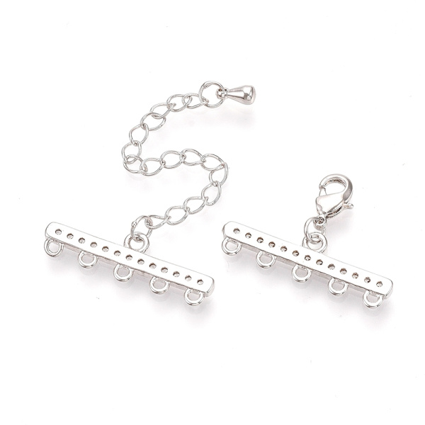 Застежка-карабин 10х6мм с удлиняющей цепочкой и соединителями-переходниками с пятью петельками 28х8мм, Milano, базовый материал - латунь, под родий <p>Элитная ювелирная фурнитура премиум класса - Милано люкс (Milano Lux), качественный элемент для создания бижутерии. Набор для окончания многорядного украшения или широкого плетёного браслета/колье. В набор входят 2 соединителя-переходника с 5 на 1 нить размером 28*8 мм, инкрустированных кристально-прозрачными стразами - фианитами (Cubic Zirconia – кубик циркония, CZ, цирконы). К одному концевику прикреплена застежка карабин (лобстер), к другому - цепочка-удлинитель длиной около 5 см. и декоративной капелькой на конце. В застёгнутом виде длина концевиком вместе с замочком (без учёта удлинителя) составляет около 28 мм. Цвет под родий. Оттенок может отличаться от фотографии и в разных поставках. При желании концевики можно отсоединить и использовать как коннекторы или подвески. Цена за 1 набор.</p>