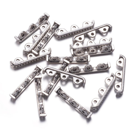 <p>Разделитель-планка для многорядных браслетов или колье. На три отверстия, односторонний. Разделитель подходит для бусин до 7 мм включительно (расстояние между отверстиями составляет около 7 мм). Стиль "тибетское серебро". Оттенок может отличаться от фотографии и в разных поставках. Цена за 10 шт.</p><p>Внимание: чернение неоднородное, местами может отсутствовать.</p>