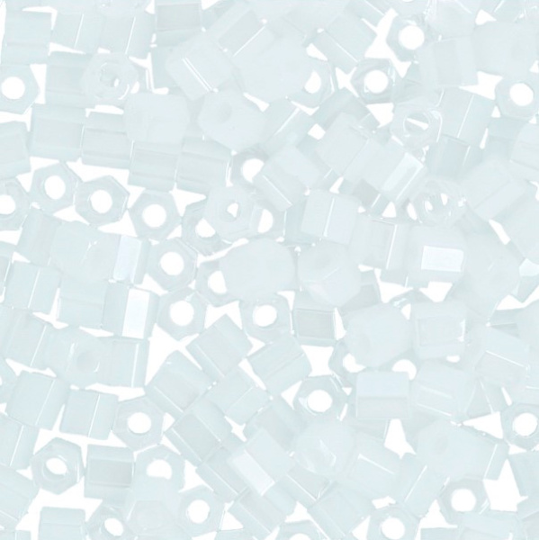 <p>Японский бисер TOHO Hexagon (шестигранный Тохо), размер 11/0 (2.2 мм). Жемчужный белый (Opaque-Lustered White). Оттенок может отличаться от фотографии. Цена за 10 грамм. Среднее количество бисерин в 1 грамме Toho шестиугольном 11/0 от 80 до 90 штук, может сильно варьироваться в зависимости от вида бисера.</p>