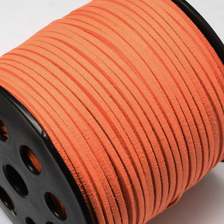 <p>Плоский замшевый шнур, окрашенный в темно-морковный цвет. Оттенок может немного отличаться от представленного на фотографии. Размер может немного отличаться от заявленного. По возможности, продается цельным куском, однако, может поставляться несколькими отрезами. Цена за 5 метров.  </p>