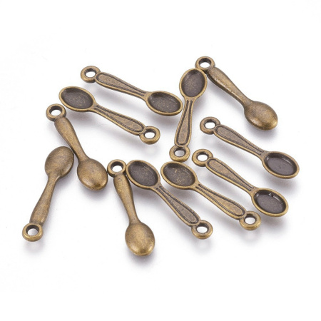 <p>Объемная подвеска в форме ложечки. Базовый материал - цинковый сплав с бронзовым покрытием. Оттенок может отличаться от фотографии и в разных поставках. Могут немного отличаться по форме и размеру петельки. Цена за 1 шт.</p>