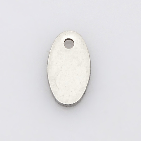 <p>Не темнеющая фурнитура. Гладкая плоская двусторонняя подвеска - овал из нержавеющей гипоаллергенной стали (марка 304: используется в пищевой промышленности, не окисляется, не темнеет, не облезает). Подходит для штампинга и гравировки. Оттенок может отличаться от фотографии и в разных поставках. Цена за 1 шт.</p>