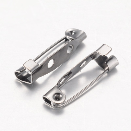 <p>Бюджетные основы для брошек черного цвета. Подходят и для приклеивания декора, и для пришивания (на платформе имеется два отверстия). На покрытии возможны темные пятнышки. Броши могут немного отличаться по размеру от заявленного (на +-1 мм).
Цена за упаковку 10 грамм (около 26 штук). Расфасованы без проверки на дефекты (обычно брак составляет не более 5%).</p>