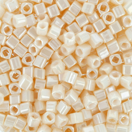 Бисер TOHO Cube, размер 1.5мм, цвет #123 (Непрозрачный глянцевый, светло-бежевый), 10 грамм