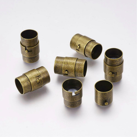 <p>Магнитная клеевая застежка для бижутерии бронзового цвета. Для большей надежности на застежке имеется фиксатор. Подходит для шнуров, бижутерной сетки и бисерных жгутов: просто вклейте основу в застежку супер-клеем и украшение готово! Диаметр отверстия - около 10 мм. Цена за 1 шт.</p>