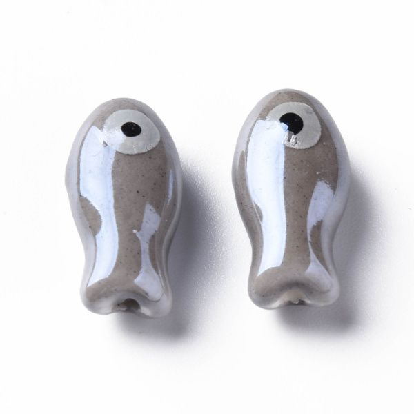 <p>Бусина из фарфора - стилизованная рыбка ручной работы. Бусины сделаны вручную, могут отличаться по форме, рисунку и размеру. Размер отверстия около 1-2 мм. Оттенок может отличаться от фотографии и в разных поставках. Цена за 5 бусин.</p><p>УЦЕНКА: Царапинки (чаще на глазике рыбки), пятнышки, неровности и щербинки, дырочки на глазури; возле отверстий может проглядывать белая основа </p>