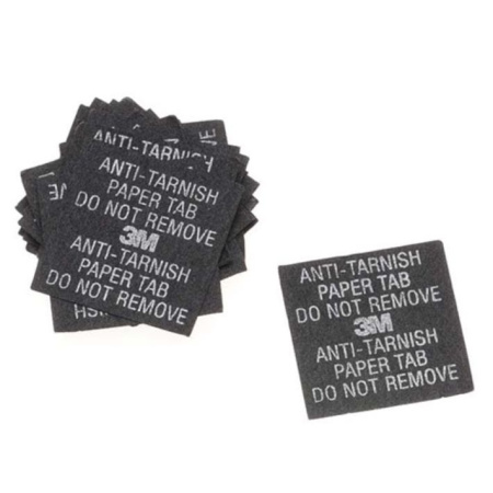 <p>Анти-окислительные защитные вкладыши AntiTarnish Paper из бумаги. Положите такой вкладыш в пакет или коробку с металлическим изделием (изделие не должно касаться вкладыша!), и это изделие не будет темнеть (окисляться). Подходит для серебра, золота, меди, латуни, платины и других металлов. Размер вкладыша 2.5*2.5 см. Произведены в США. Цена за 10 шт.</p>
<p>ВНИМАНИЕ: в некоторых поставках вкладыши черные, без надписей; в некоторых с надписями; вкладыши могут быть слегка помяты.</p>
