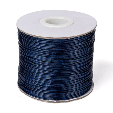 <p>Тонкий плетеный вощеный синтетический (полиэстеровый) шнур, цвет тёмно-синий. Толщина может немного отличаться от заявленной. К этому шнуру лучше брать концевики с внутренним диаметром 0.9-1 мм - в меньший концевик шнур может быть сложно вставить из-за распушенного кончика. Оттенок может отличаться от фотографии. По возможности, продается цельным куском, однако, может поставляться несколькими отрезами. Цена за 10 метров. </p>