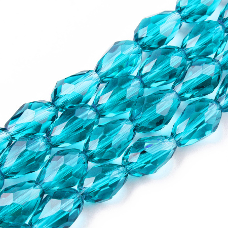 <p>Стеклянная граненая бусина - капелька, размер 8*12 мм. Цвет голубой, оттенок может отличаться от фотографии и в разных поставках. Низки формируются без проверки каждой бусины на дефекты. Цена за низку, около 55 бусин.</p>