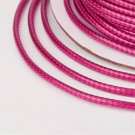 <p>Тонкий плетеный вощеный синтетический (полиэстеровый) шнур, цвет тёмно-розовый, оттенок может отличаться от фотографии. Толщина около 0.5-0.7 мм. По возможности, продается цельным куском, однако, может поставляться несколькими отрезами. Цена за 10 метров.  </p>