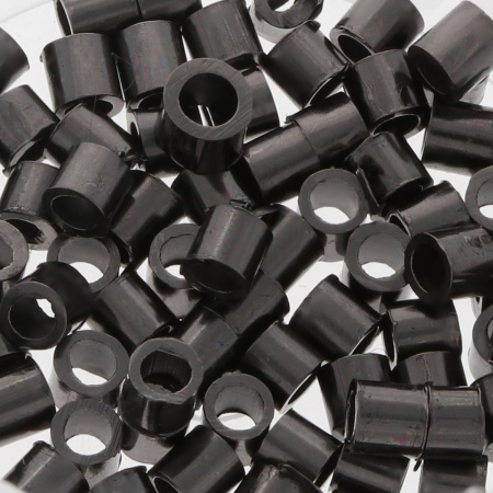 <p>Бюджетные кримпы - трубочки размером примерно 2*2 мм. Внутренний диаметр около 1.2 мм. На кримпах возможны заусенцы, могут попадаться помятые кримпы. Оттенок может отличаться от фотографии и в разных поставках. 
Произведено американской компанией BeadSmith в Китае. Цена за упаковку - около 100 шт (фасуются производителем на вес, без пересчёта и проверки на брак - могут попадаться помятые кримпы, кримпы с заусенцами).</p>