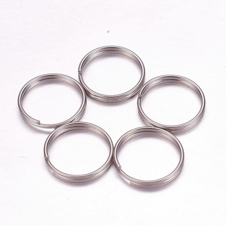 Соединительное колечко, 16мм (толщина 1мм, внутренний размер 14мм), двойное, базовый материал - нержавеющая сталь, без покрытия, 40 шт. <p>Двойные колечки из нержавеющей стали (сталь марки 304: используется в пищевой промышленности, не окисляется). Отлично подойдут в качестве держателей для тяжелых подвесок, брелоков. Толщина проволоки - около 1 мм, толщина двойной части - около 1.9 мм. Оттенок может отличаться от фотографии и в разных поставках. Цена за 40 шт.</p>