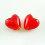 <p>Бусина-сердечко лэмпворк ручной работы красного цвета. Оттенок может отличаться от фотографии. В разных поставках цвет может варьироваться от оранжево-красного до бордового. Внутри - фольга. Бусины могут немного отличаться по форме и размеру. Отверстие может быть сделано не очень аккуратно; на бусинах могут быть небольшие неровности. Цена за 5 шт.</p>