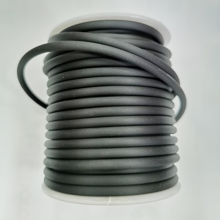 Шнур резиновый без отверстия, около 4мм, черный, матовый, 2 метра Шнур резиновый без отверстия, около 4мм, черный, матовый, 2 метра