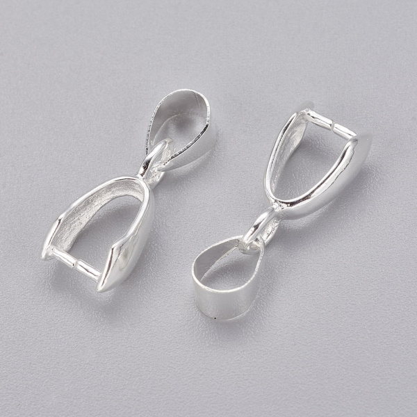 <p>
 Цвет светлое серебро. Оттенок может отличаться от фотографии. Подходит для бусин-бриолеток (бриолетов) и других бусин с поперечным отверстием сверху. Общая длина 22 мм, подходит для кулонов толщиной 4-6 мм. Цена за 1 шт.
</p>
<p>
 ВНИМАНИЕ: на покрытии возможны царапинки, неровности, пятнышки, вмятинки.
</p>