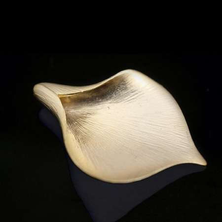 Декоративный элемент, 30х22.5х4.5мм, Корея, Калла большая, базовый материал - латунь, матовая позолоченная, 1 шт.