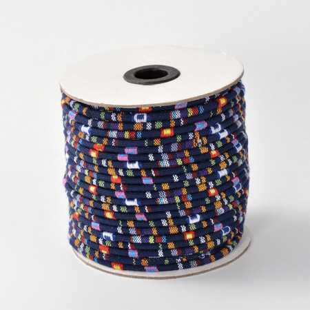 <p>
Толстый, сшитый из ткани шнур в этническом стиле. Очень прочный, при этом довольно гибкий и мягкий. Толщина около 6 мм. Можно использовать в качестве основы для создания колье или браслетов. Оттенок и узор могут отличаться от фотографии и в разных поставках. Цена за 1 метр.
</p>