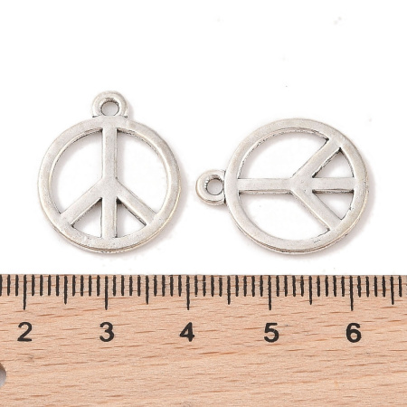<p>Двусторонняя подвеска из тибетского серебра в форме пацифистского знака (peace symbol). На фотографии показана лицевая и тыльная стороны. На подвесках данной партии возможны небольшие неровности на покрытии, пятнышки. Базовый материал - бижутерный металлический сплав, покрытие серебристое с чернением. Оттенок может отличаться от фотографии и в разных поставках. Цена за 10 шт.</p>