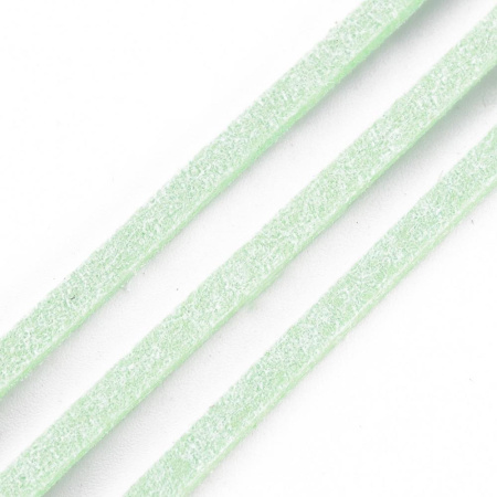<p>Плоский замшевый шнур, окрашенный нежный зеленовато-голубой цвет (мятный). Оттенок может немного отличаться от представленного на фотографии. Размер шнура может немного отличаться от заявленного. По возможности, продается цельным куском, однако, может поставляться несколькими отрезами. Цена за 5 метров.  </p>