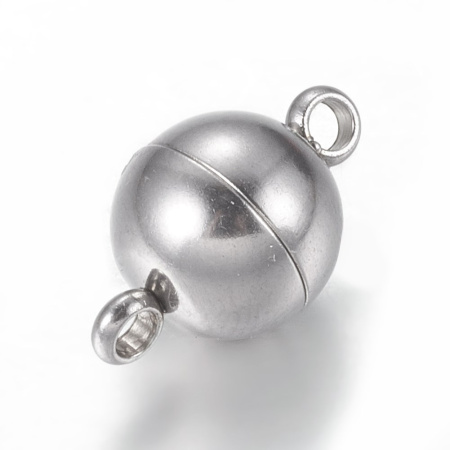 <p>Магнитная застежка шарик из нержавеющей стали марки 304 (гипоаллергенная, не темнеет, не облезает). Оттенок может отличаться от фотографии. Несмотря на свой небольшой размер, магниты довольно сильные. Внутри застежки на одной стороне имеется выемка, на другой выступ, за счёт чего половинки застежки не съезжают вбок друг относительно друга при носке. Цена за 1 шт.</p>
